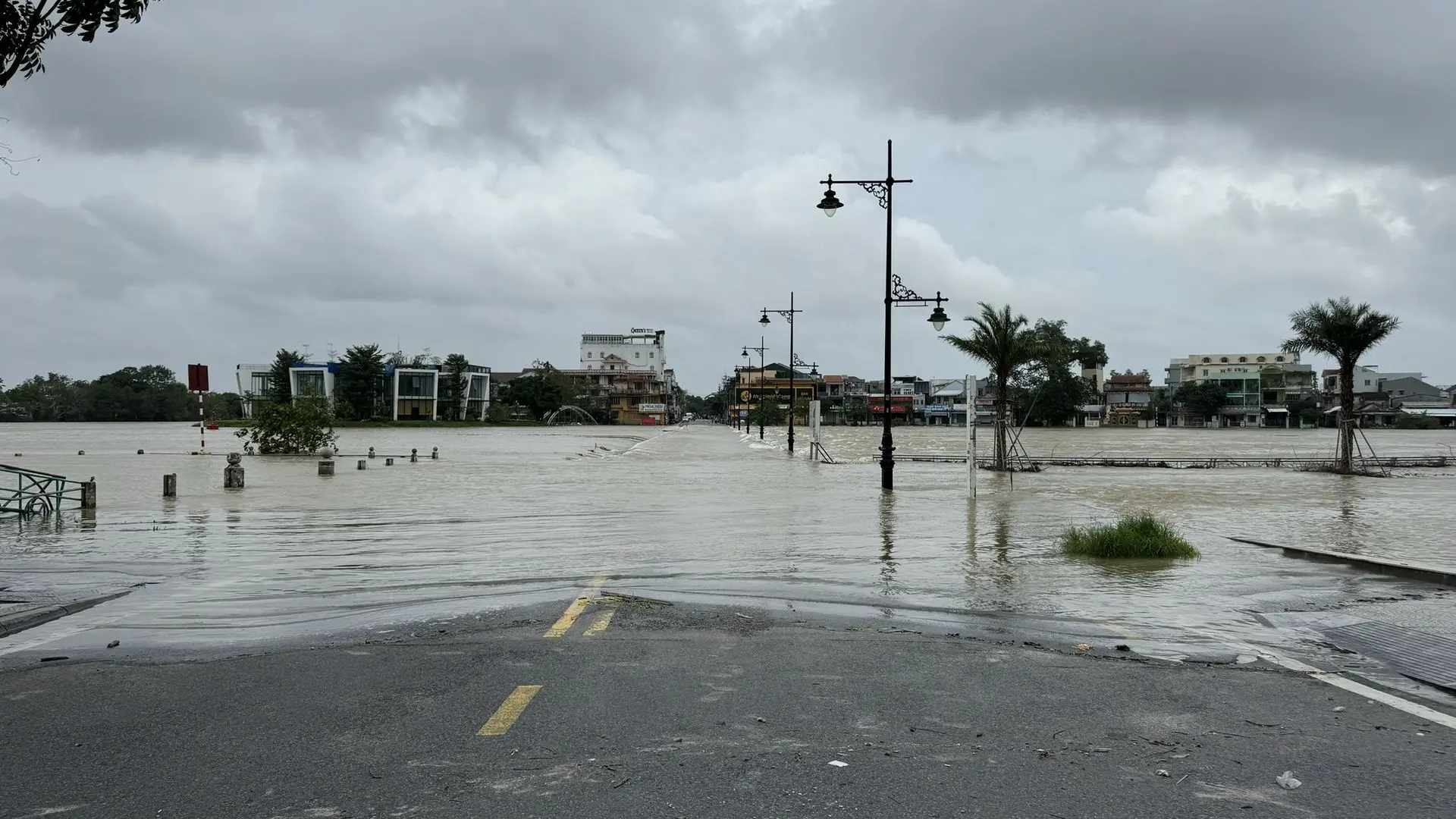 floodings Hue